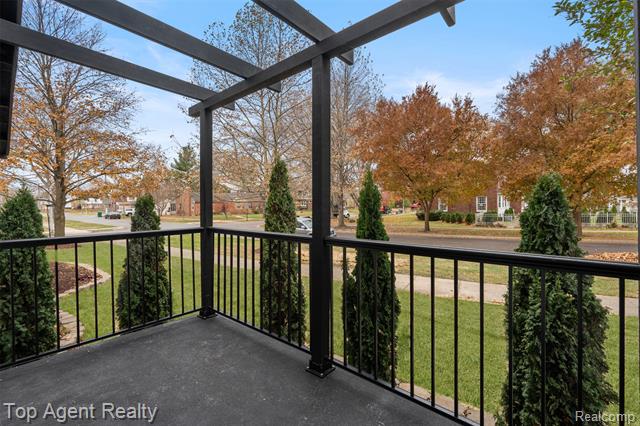 Builiding view thirty eight for 784 Barrington, Grosse Pointe, MI. 48230