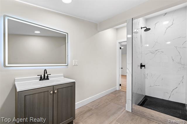 Builiding view thirty four for 784 Barrington, Grosse Pointe, MI. 48230