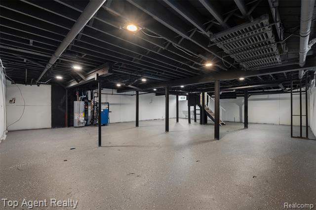 Builiding view thirty nine for 784 Barrington, Grosse Pointe, MI. 48230