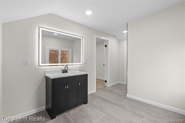 Builiding view thirty six for 784 Barrington, Grosse Pointe, MI. 48230