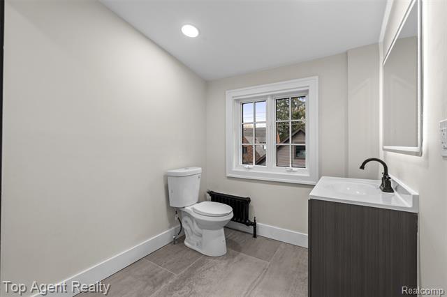 Builiding view thirty three for 784 Barrington, Grosse Pointe, MI. 48230