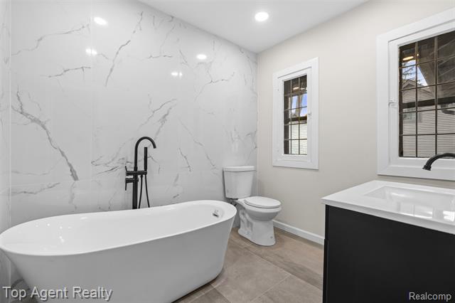 Builiding view twenty five for 784 Barrington, Grosse Pointe, MI. 48230