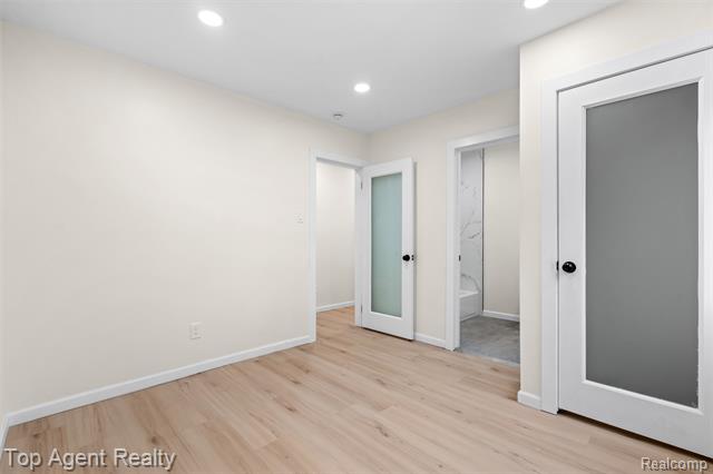 Builiding view twenty one for 784 Barrington, Grosse Pointe, MI. 48230