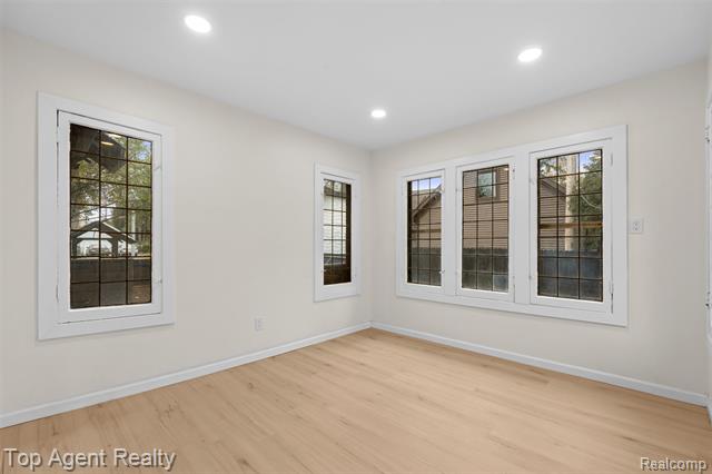 Builiding view twenty seven for 784 Barrington, Grosse Pointe, MI. 48230