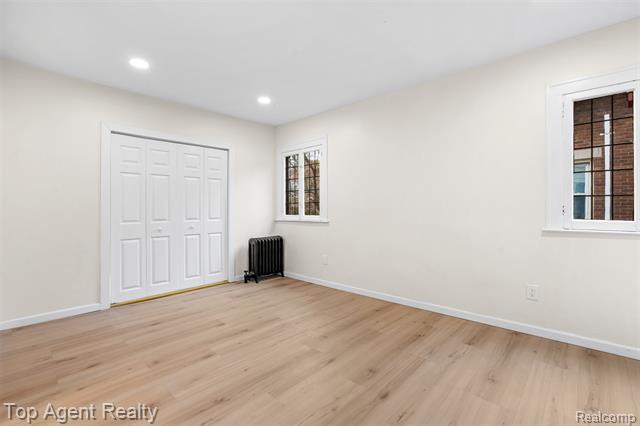 Builiding view twenty three for 784 Barrington, Grosse Pointe, MI. 48230