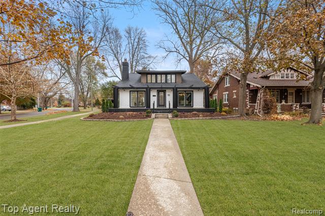 Builiding view two for 784 Barrington, Grosse Pointe, MI. 48230