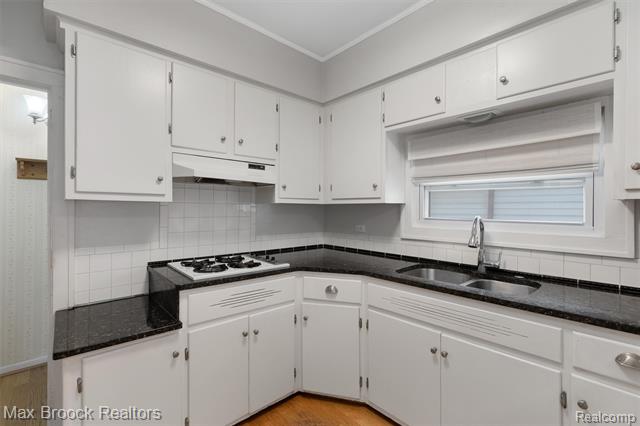 Builiding view eight for 1337 Wayburn, Grosse Pointe, MI. 48230