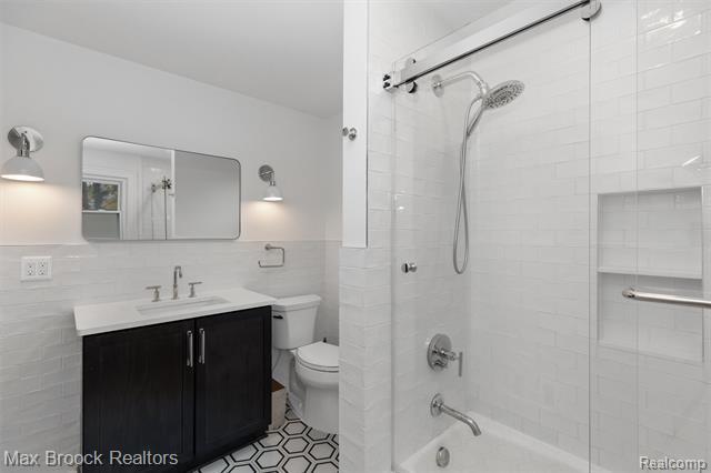 Builiding view nineteen for 1337 Wayburn, Grosse Pointe, MI. 48230