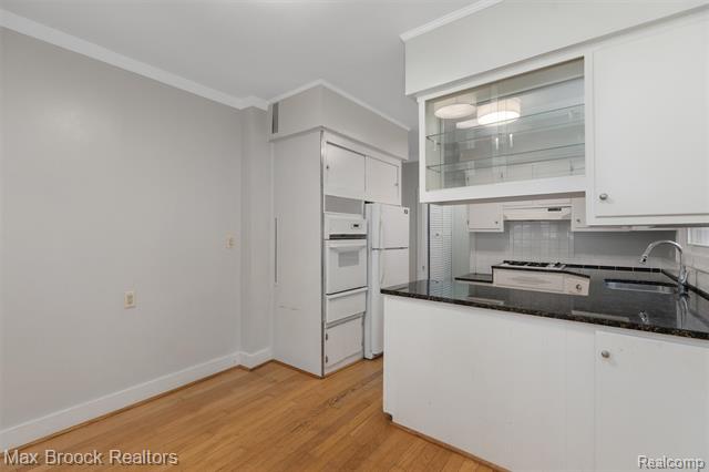 Builiding view twelve for 1337 Wayburn, Grosse Pointe, MI. 48230