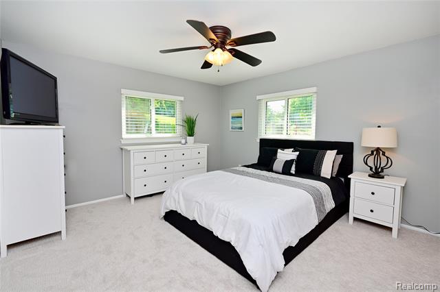 Builiding view fifteen for 24136 Twin Valley, Farmington, MI. 48336