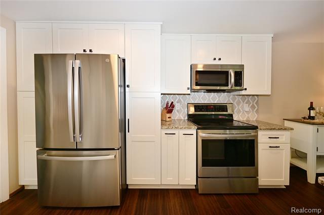 Builiding view six for 24136 Twin Valley, Farmington, MI. 48336