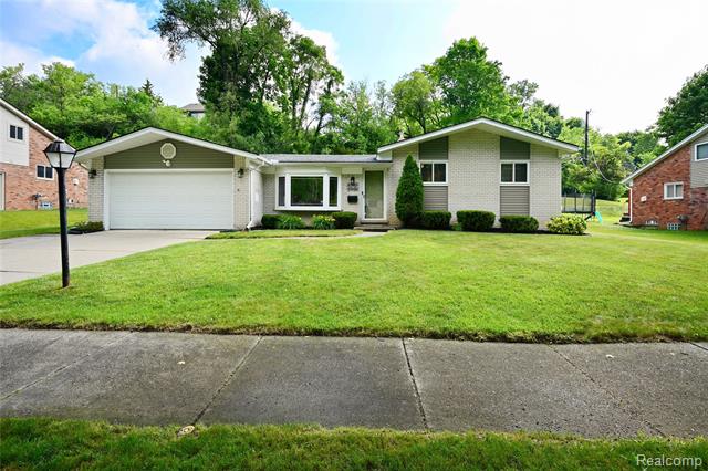 Builiding view thirty five for 24136 Twin Valley, Farmington, MI. 48336
