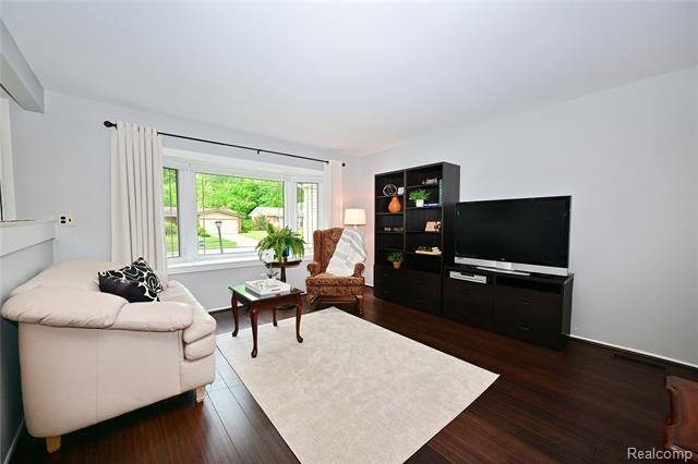 Builiding view three for 24136 Twin Valley, Farmington, MI. 48336