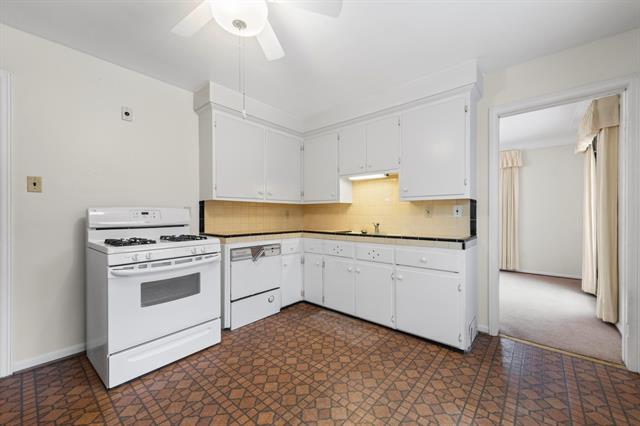 Builiding view eight for 1158 Hawthorne, Grosse Pointe, MI. 48236