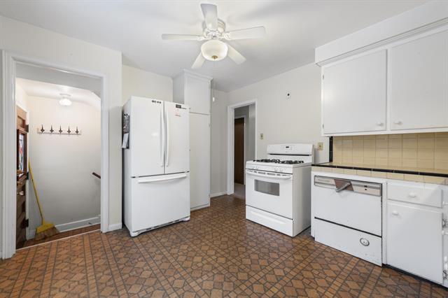 Builiding view nine for 1158 Hawthorne, Grosse Pointe, MI. 48236