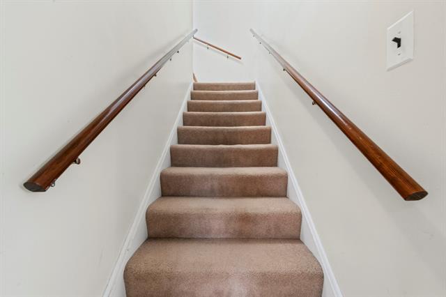 Builiding view sixteen for 1158 Hawthorne, Grosse Pointe, MI. 48236