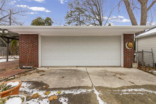 Builiding view thirty one for 1158 Hawthorne, Grosse Pointe, MI. 48236