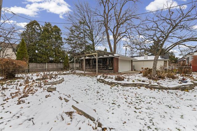 Builiding view thirty two for 1158 Hawthorne, Grosse Pointe, MI. 48236