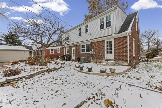 Builiding view twenty eight for 1158 Hawthorne, Grosse Pointe, MI. 48236