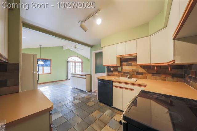 Builiding view fourteen for 1341 Hawthorne, Grosse Pointe, MI. 48236