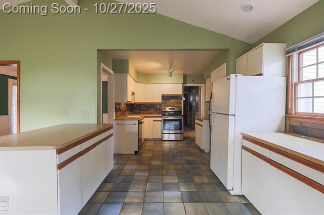 Builiding view thirteen for 1341 Hawthorne, Grosse Pointe, MI. 48236