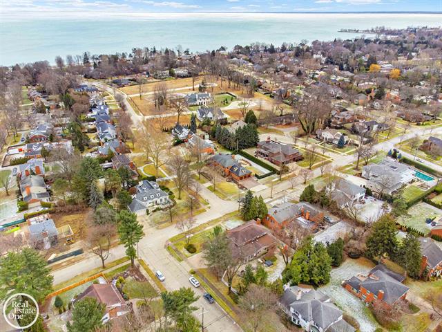 Builiding view eighty five for 535 Ballantyne, Grosse Pointe, MI. 48236