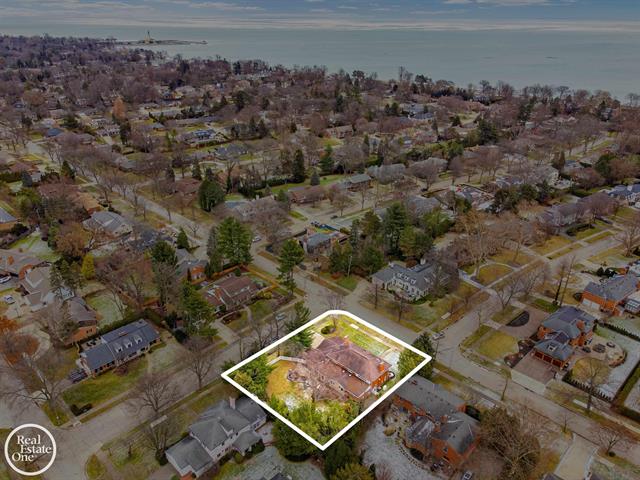 Builiding view eighty four for 535 Ballantyne, Grosse Pointe, MI. 48236