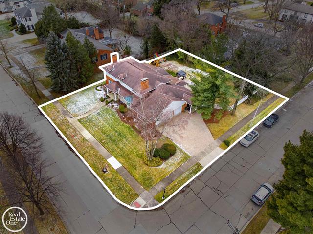Builiding view eighty one for 535 Ballantyne, Grosse Pointe, MI. 48236