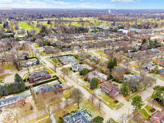 Builiding view eighty seven for 535 Ballantyne, Grosse Pointe, MI. 48236