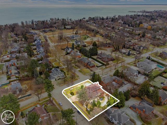 Builiding view eighty six for 535 Ballantyne, Grosse Pointe, MI. 48236