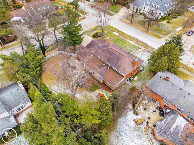 Builiding view eighty two for 535 Ballantyne, Grosse Pointe, MI. 48236