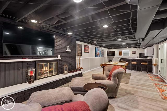 Builiding view fifty four for 535 Ballantyne, Grosse Pointe, MI. 48236