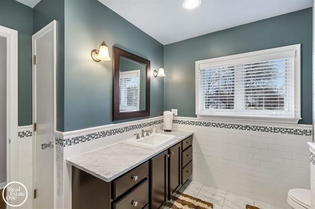 Builiding view fifty three for 535 Ballantyne, Grosse Pointe, MI. 48236