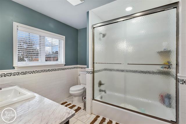 Builiding view fifty two for 535 Ballantyne, Grosse Pointe, MI. 48236