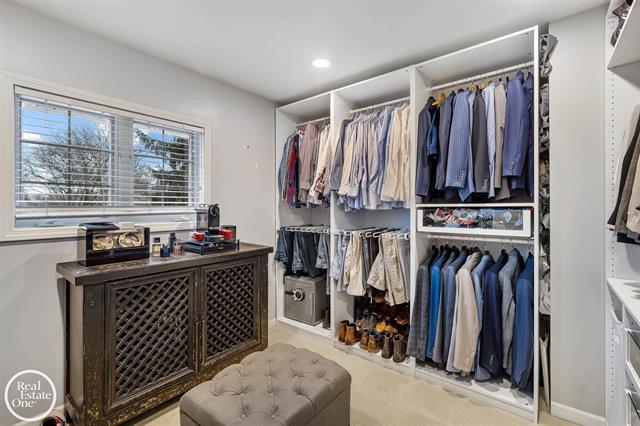 Builiding view forty four for 535 Ballantyne, Grosse Pointe, MI. 48236