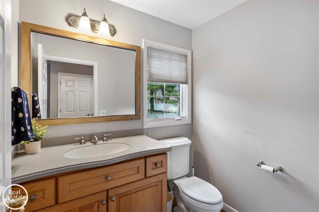 Builiding view forty for 535 Ballantyne, Grosse Pointe, MI. 48236