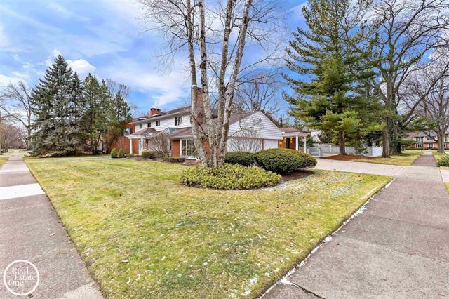 Builiding view four for 535 Ballantyne, Grosse Pointe, MI. 48236