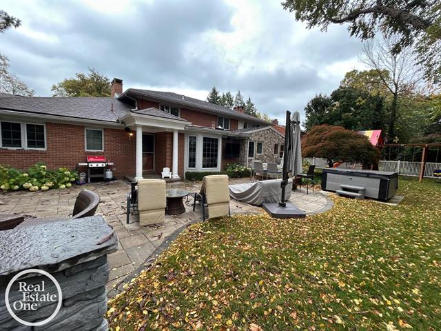 Builiding view ninety one for 535 Ballantyne, Grosse Pointe, MI. 48236