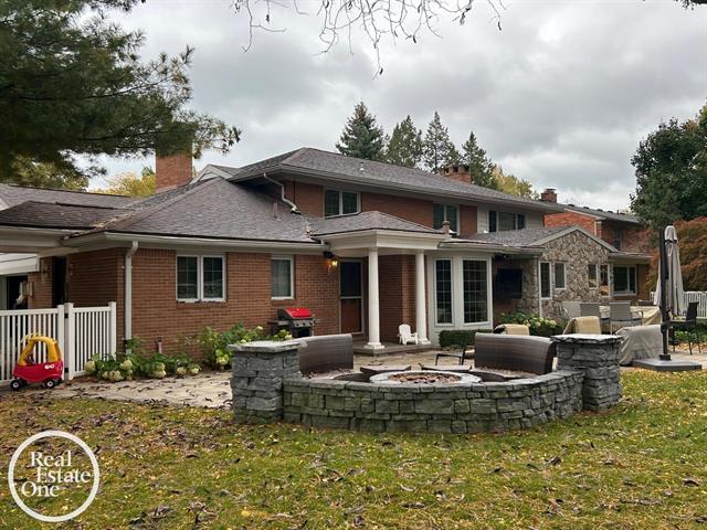Builiding view ninety three for 535 Ballantyne, Grosse Pointe, MI. 48236