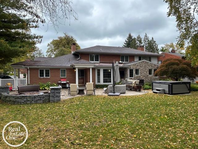 Builiding view ninety two for 535 Ballantyne, Grosse Pointe, MI. 48236