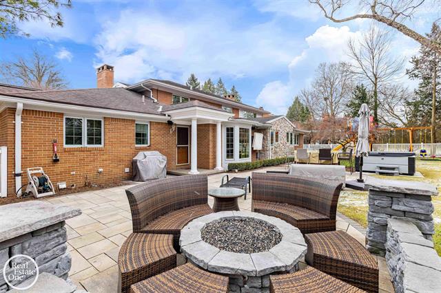 Builiding view seventy one for 535 Ballantyne, Grosse Pointe, MI. 48236