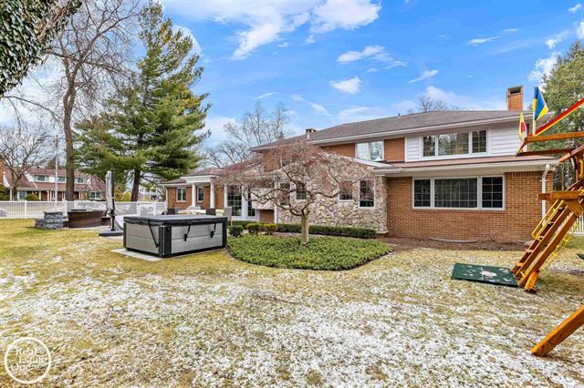 Builiding view seventy three for 535 Ballantyne, Grosse Pointe, MI. 48236