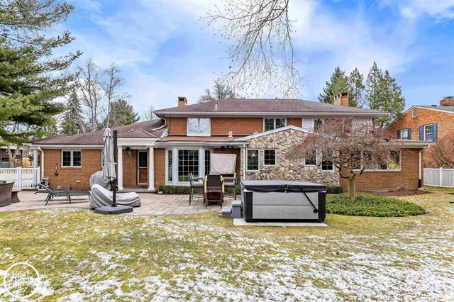 Builiding view seventy two for 535 Ballantyne, Grosse Pointe, MI. 48236