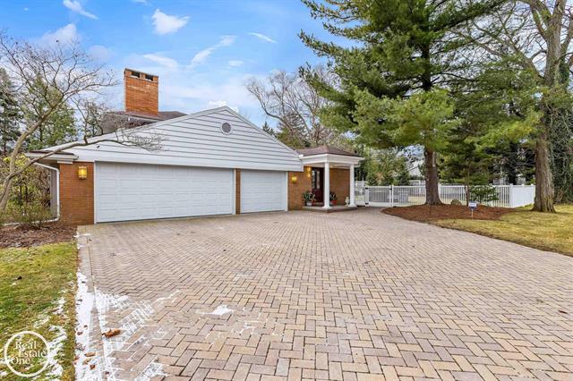 Builiding view sixty five for 535 Ballantyne, Grosse Pointe, MI. 48236