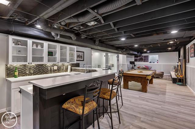 Builiding view sixty one for 535 Ballantyne, Grosse Pointe, MI. 48236