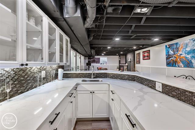 Builiding view sixty two for 535 Ballantyne, Grosse Pointe, MI. 48236