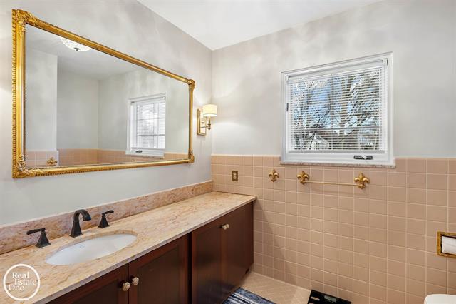 Builiding view thirty eight for 535 Ballantyne, Grosse Pointe, MI. 48236