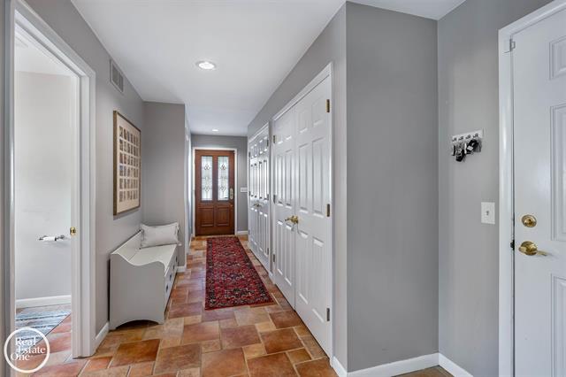 Builiding view thirty nine for 535 Ballantyne, Grosse Pointe, MI. 48236