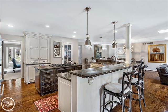 Builiding view twenty five for 535 Ballantyne, Grosse Pointe, MI. 48236