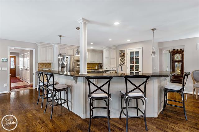 Builiding view twenty four for 535 Ballantyne, Grosse Pointe, MI. 48236